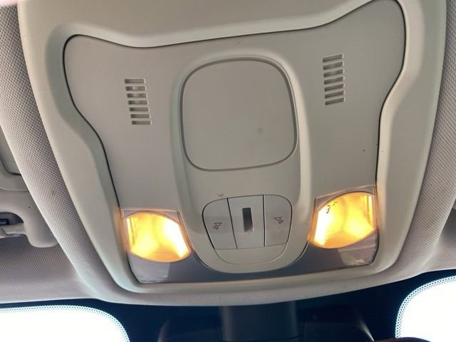 Used 2018 Jeep Renegade Latitude image 14