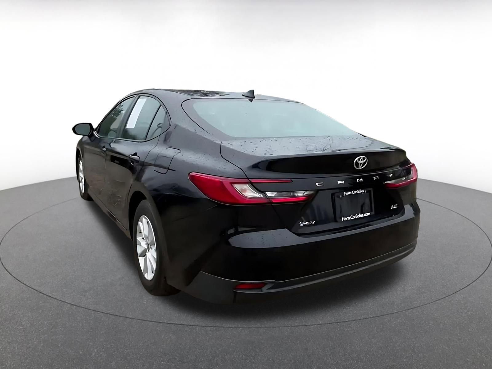 Used 2025 Toyota Camry LE image 11