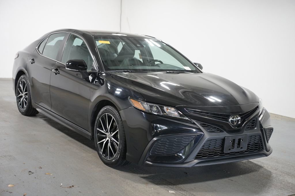 Certified 2024 Toyota Camry SE FWD image 3