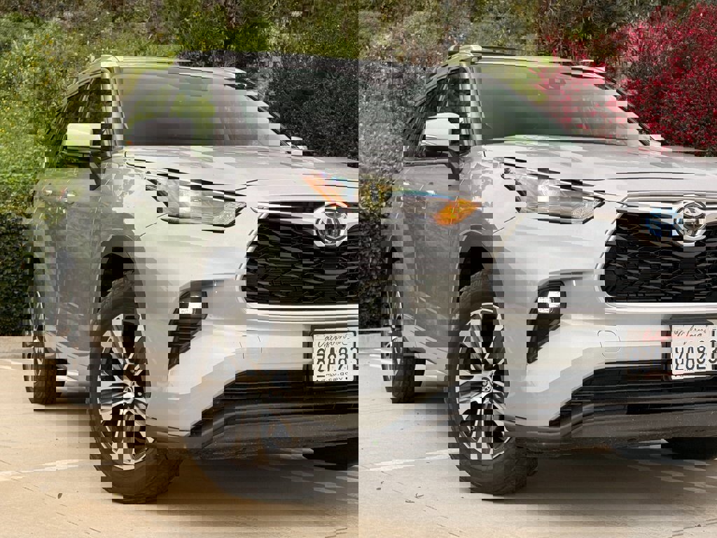 Used 2022 Toyota Highlander XLE image 5
