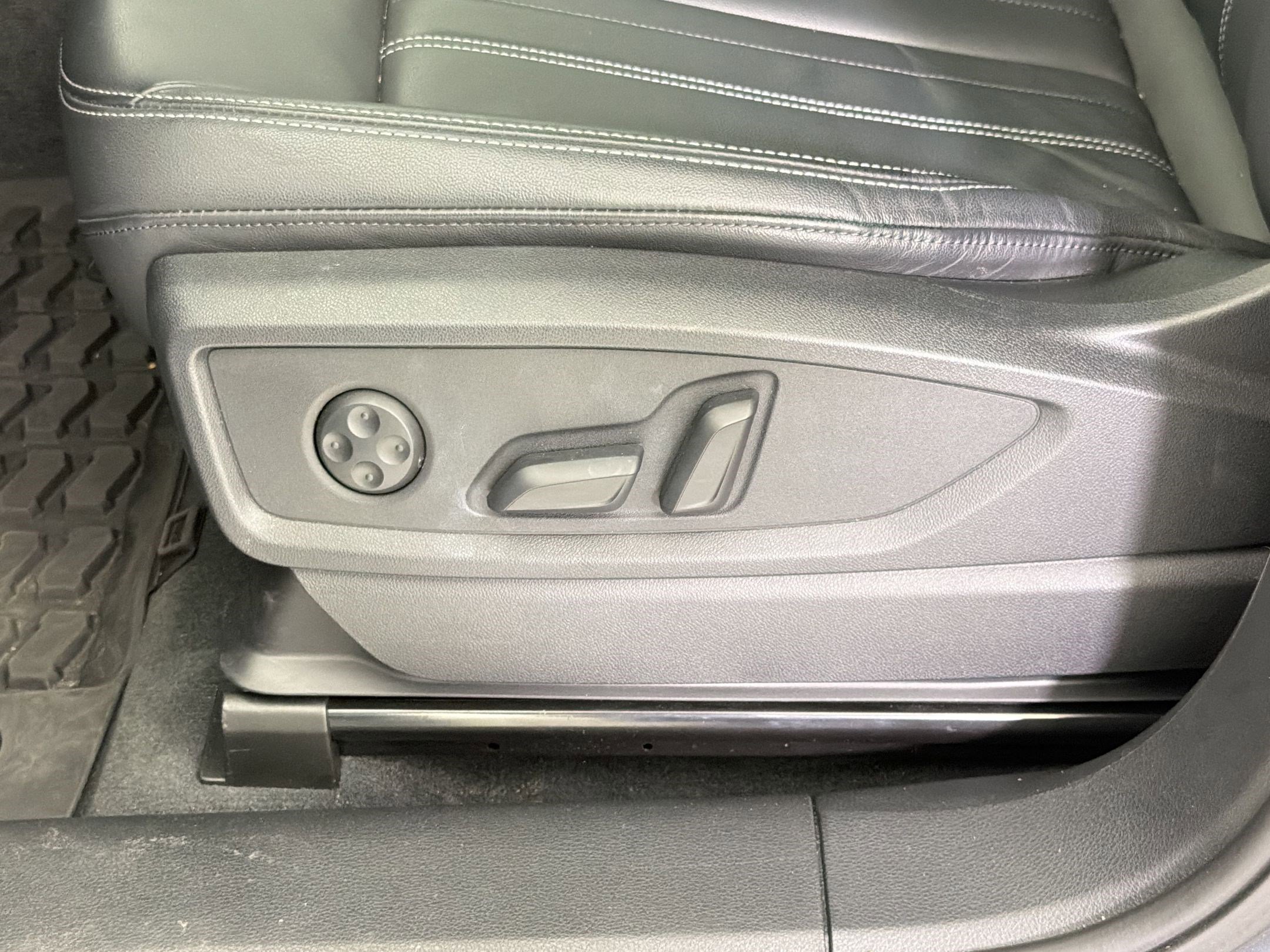 Certified 2023 Audi Q5 2.0T Premium w/ Convenience Package image 13