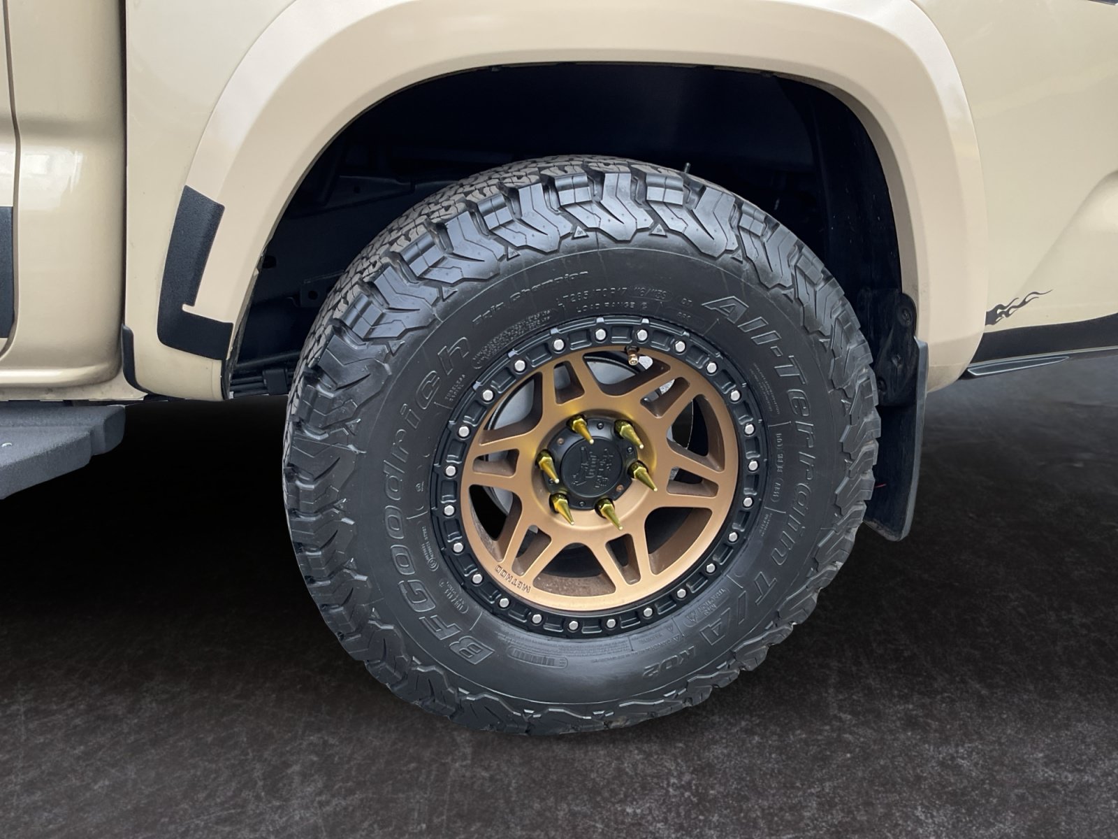 Used 2017 Toyota Tacoma TRD Sport w/ Tow Package RWD image 9