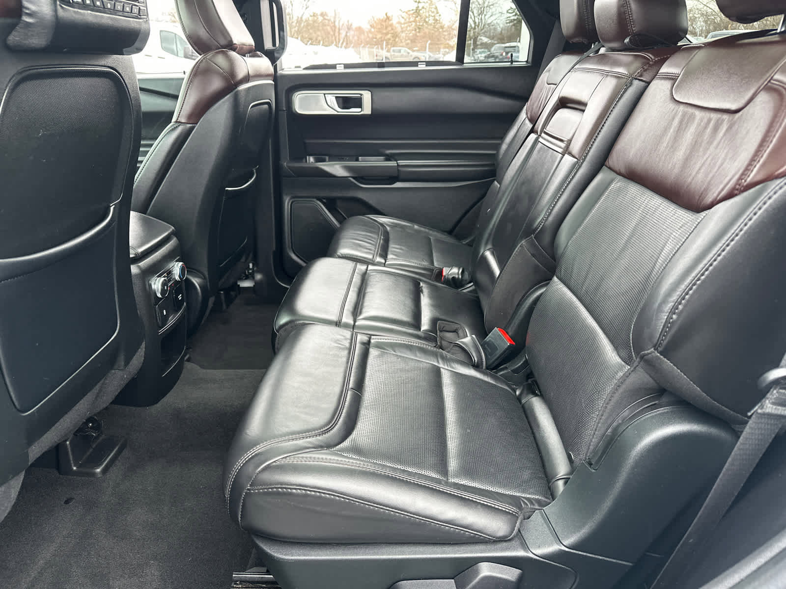 Used 2020 Ford Explorer Platinum image 32