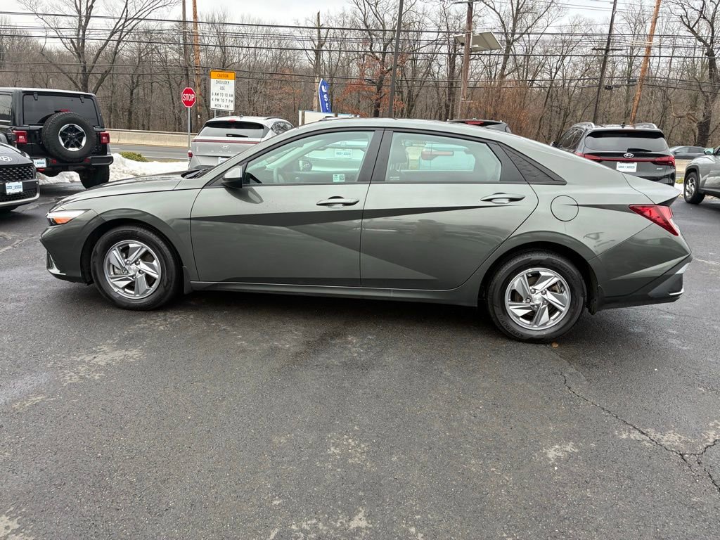Used 2024 Hyundai Elantra SE image 4
