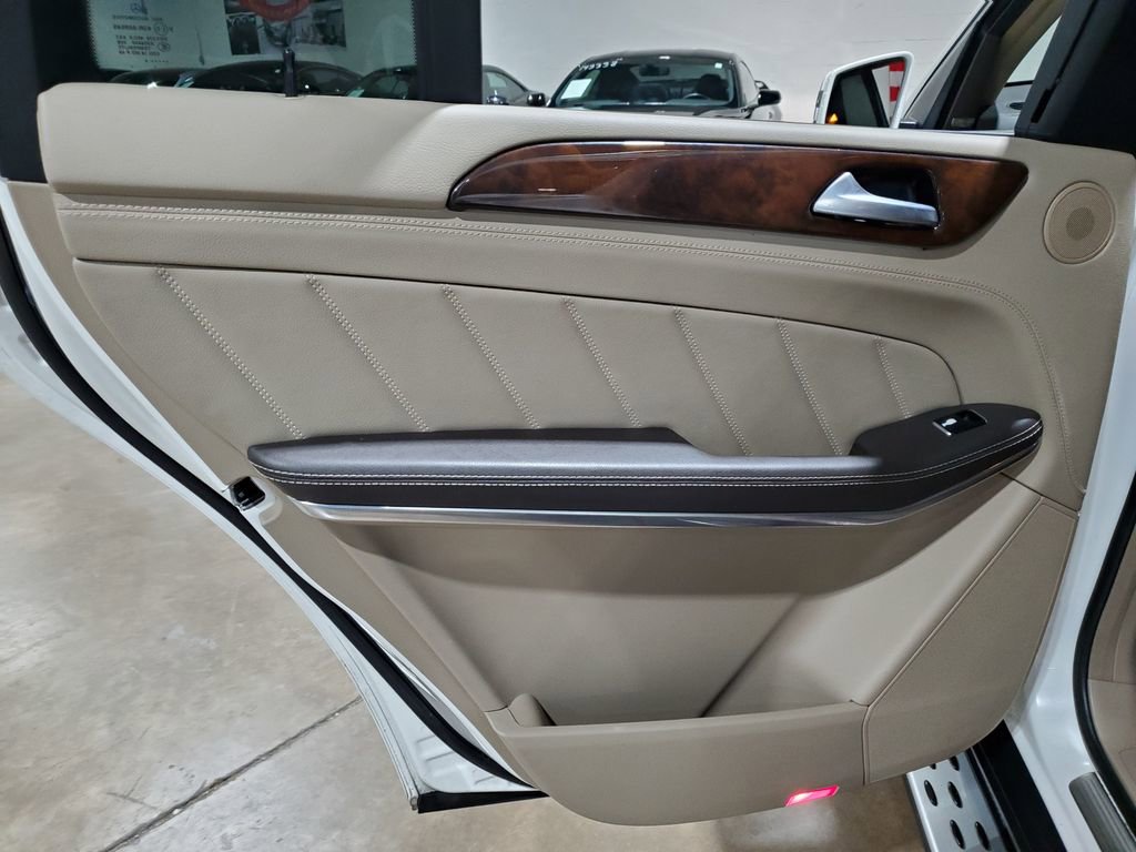 Used 2014 Mercedes-Benz GL 450 4MATIC image 28