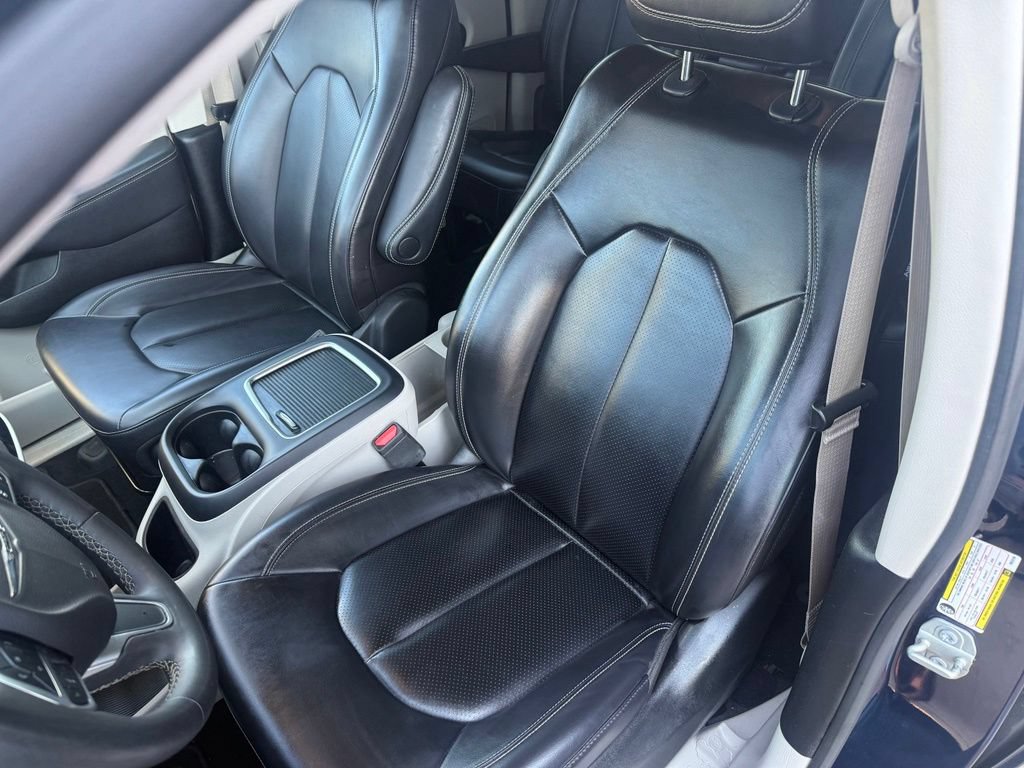 Used 2023 Chrysler Pacifica Touring-L FWD image 22