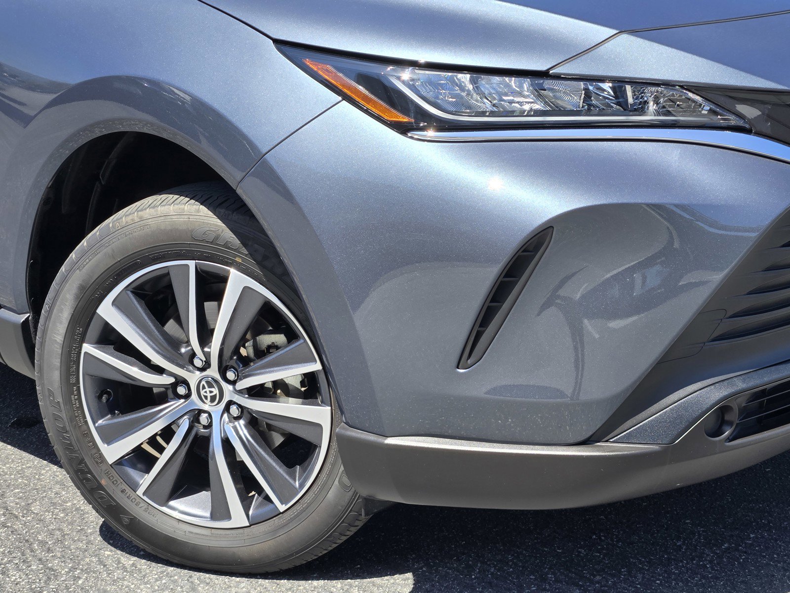 Used 2022 Toyota Venza LE AWD/4WD image 9