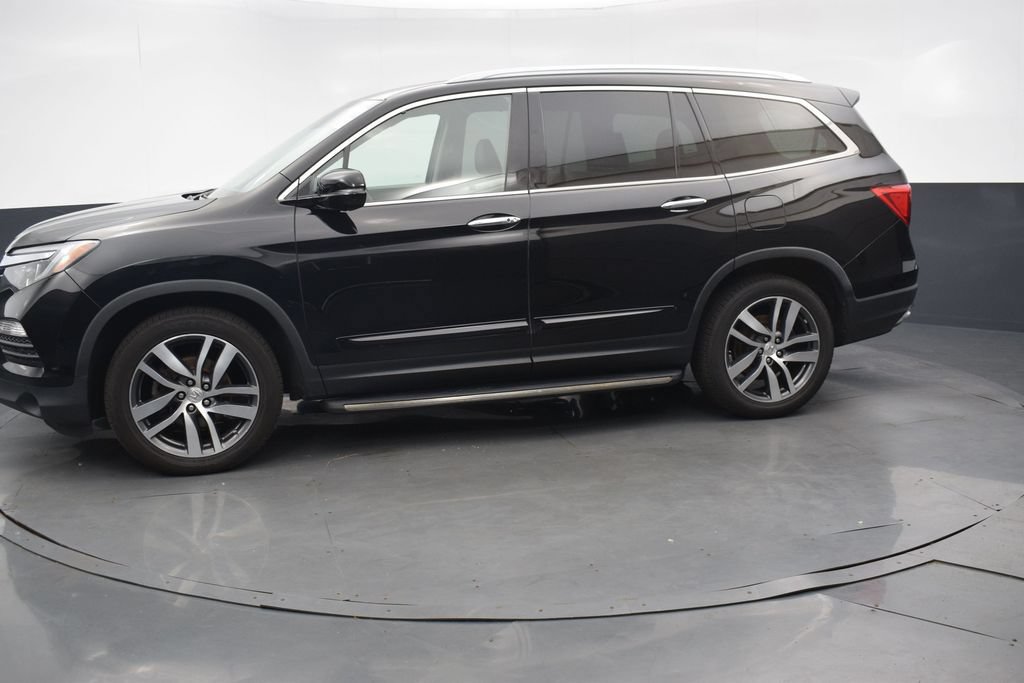Used 2017 Honda Pilot Touring image 2