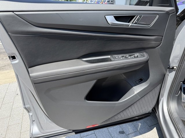 New 2025 Volkswagen Atlas Cross Sport SEL Premium R-Line image 8