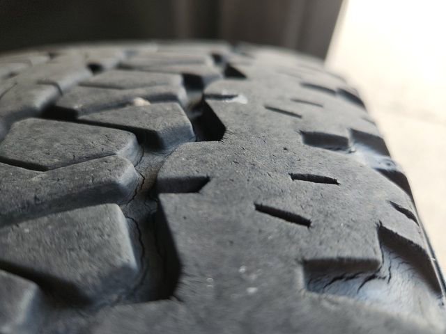 Used 2020 Jeep Cherokee Trailhawk w/ Cold Weather Group AWD/4WD image 21