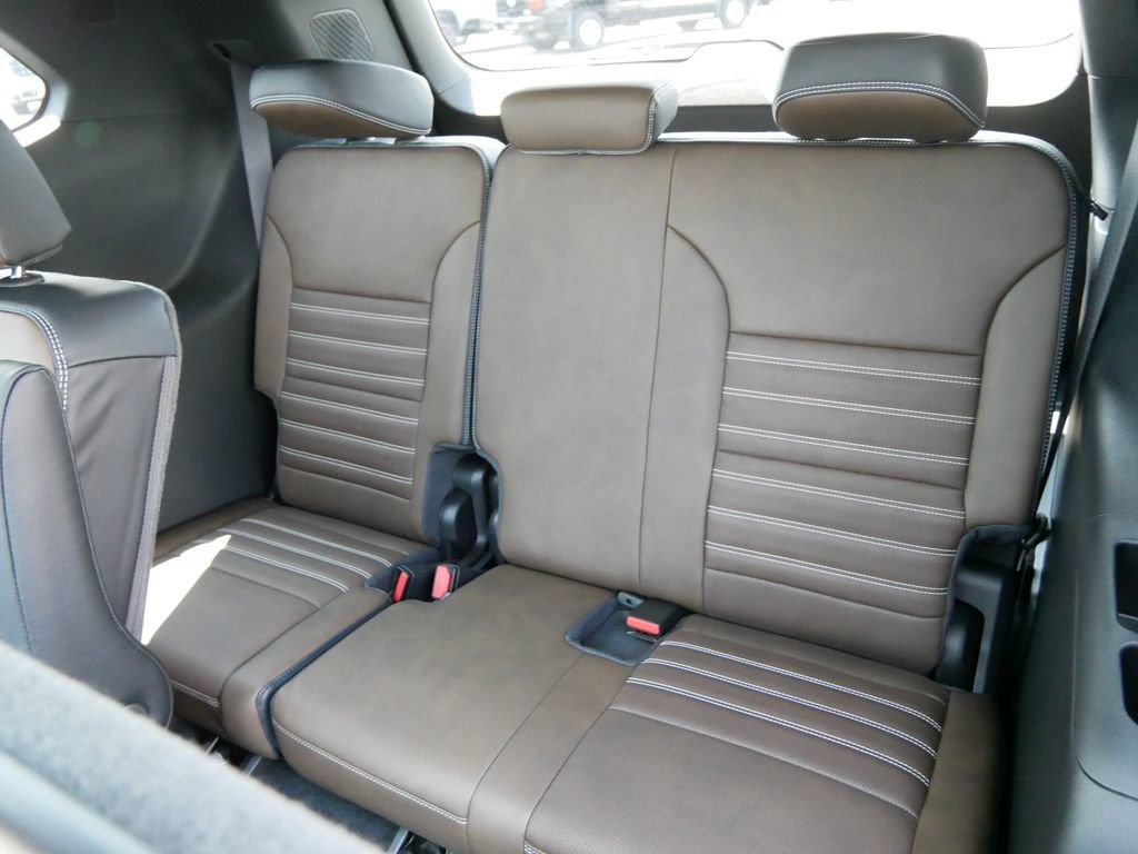 New 2026 GMC Acadia Denali Ultimate w/ LPO, Floor Liner Package AWD/4WD image 8