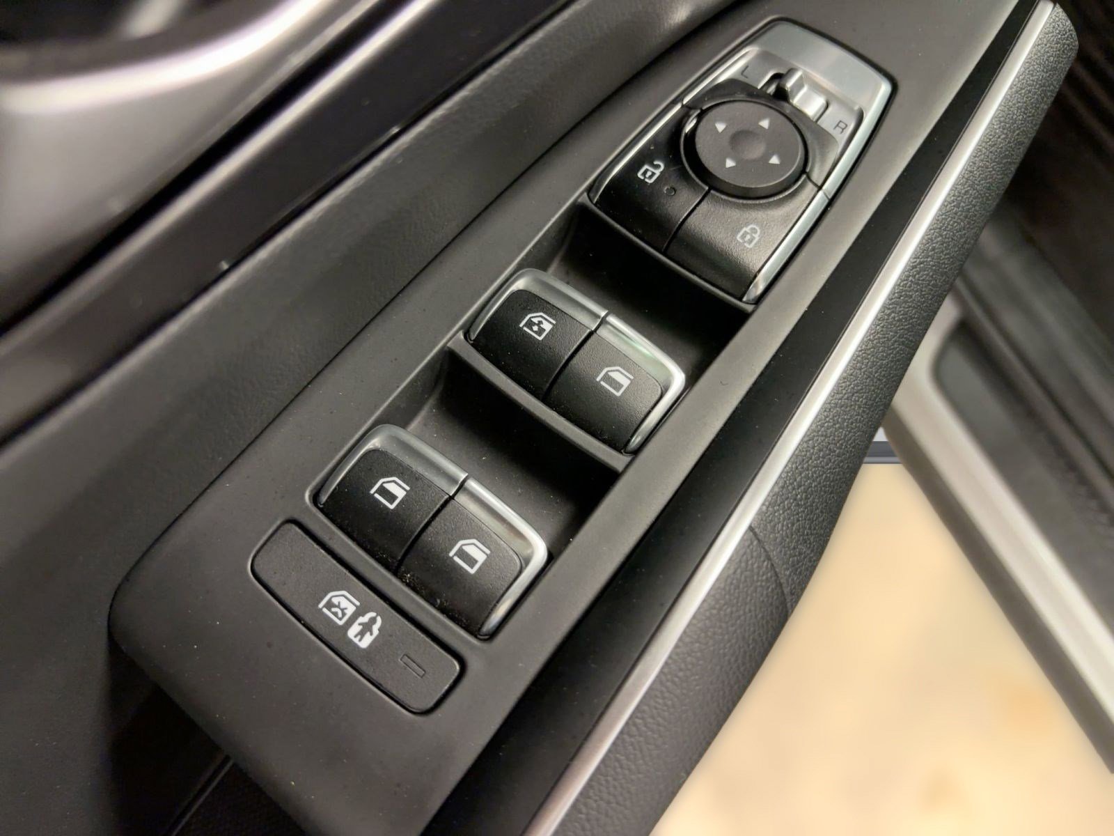 Used 2025 Kia Sorento S w/ Panoramic Sunroof Package image 13