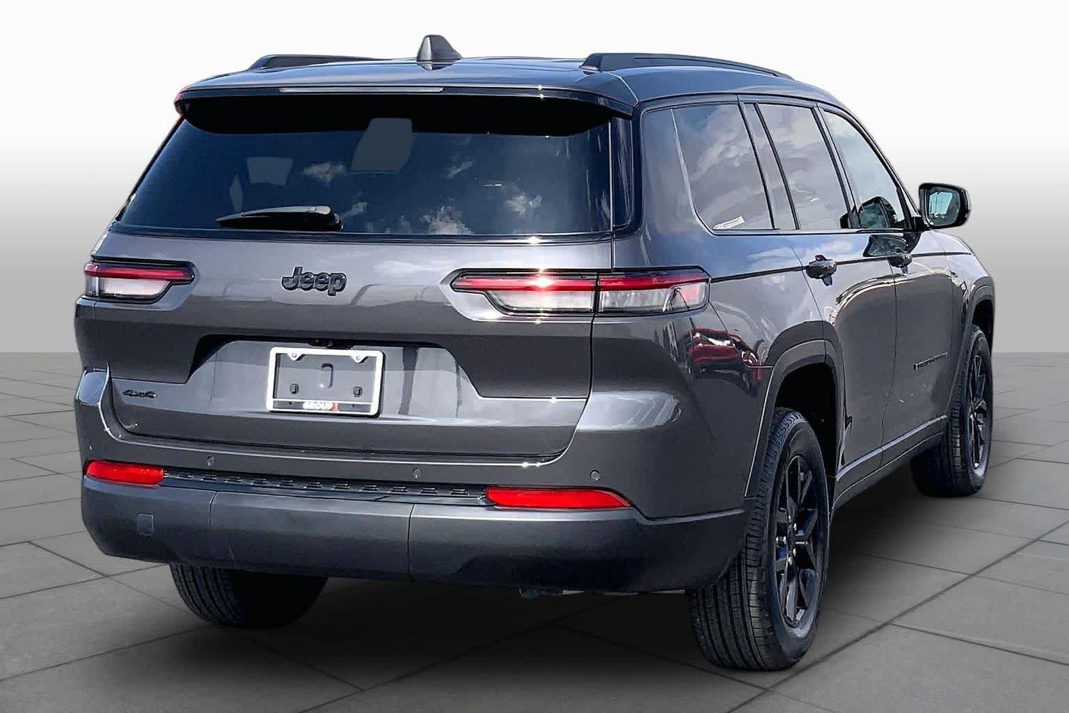Used 2025 Jeep Grand Cherokee L Laredo AWD/4WD image 13
