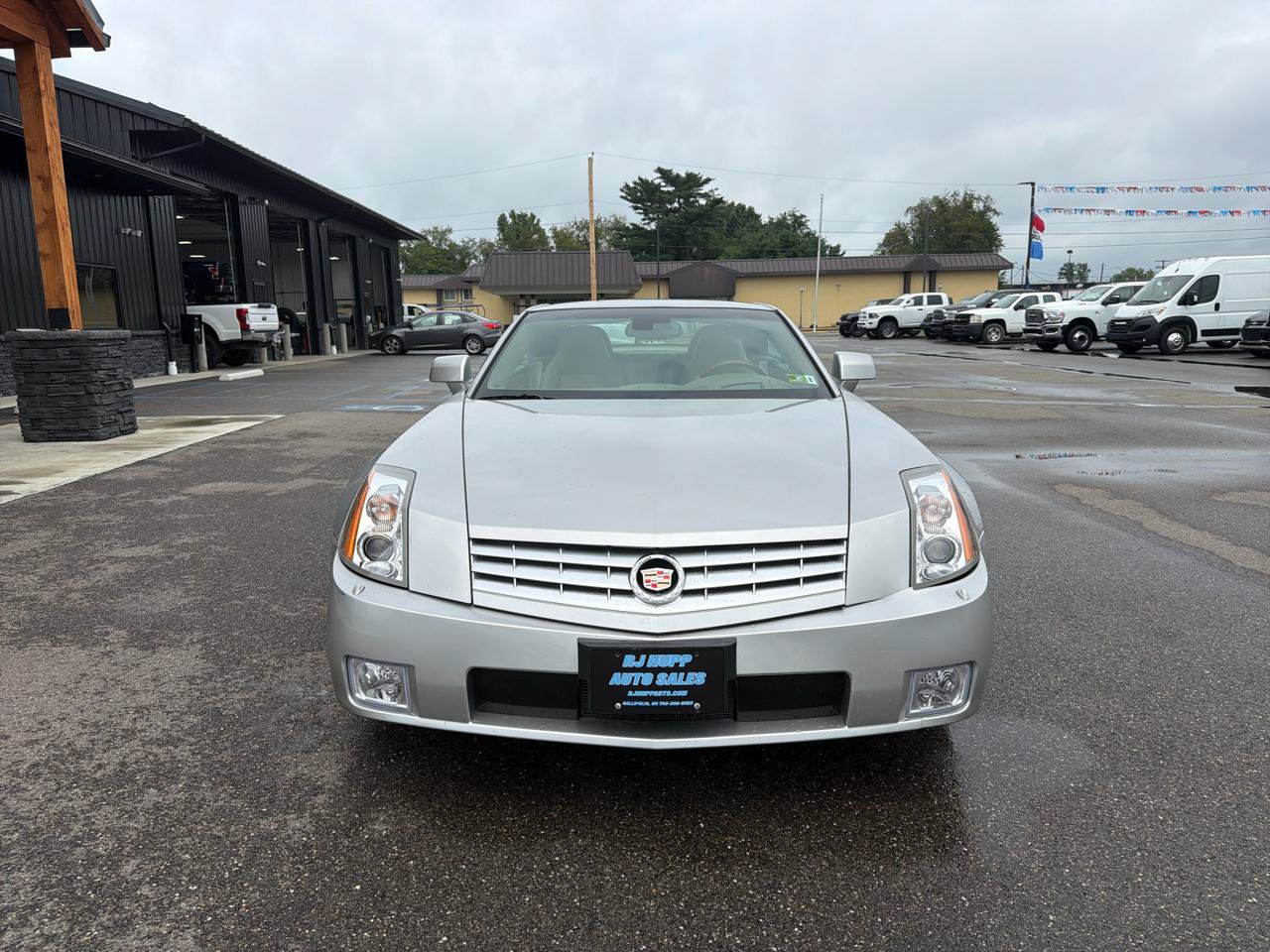 Used 2005 Cadillac XLR RWD image 2