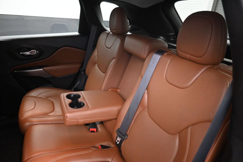 Used 2019 Jeep Cherokee Overland AWD/4WD image 26