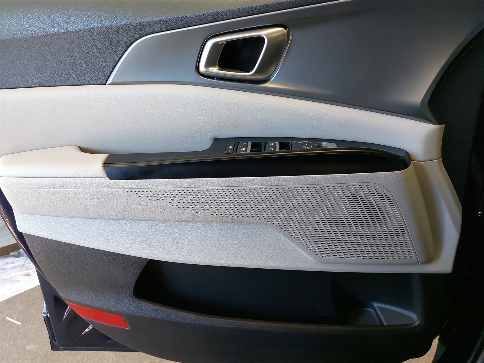 Used 2024 Kia Carnival LX image 32