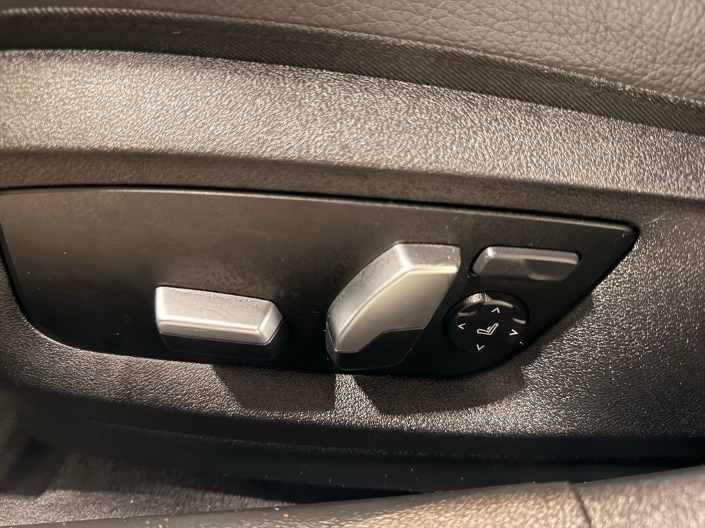 Used 2021 BMW 530e w/ M Sport Package RWD image 14