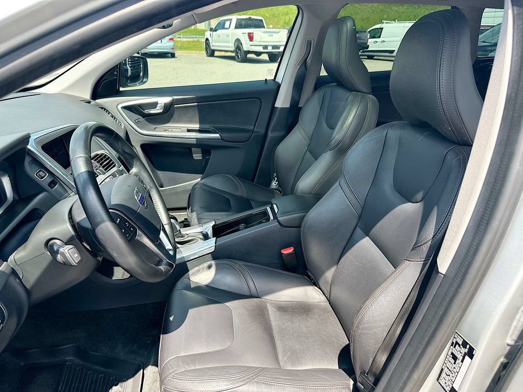 Used 2017 Volvo XC60 T5 Dynamic w/ Preferred Option Package FWD image 8