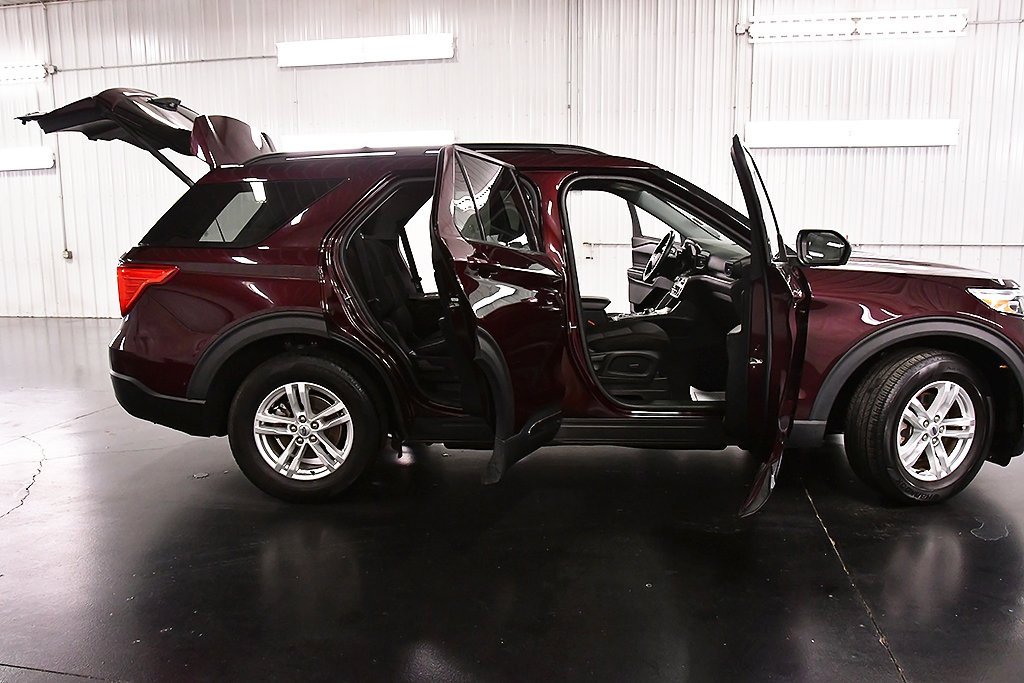 Used 2022 Ford Explorer XLT image 33