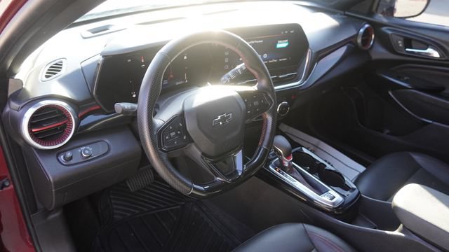 Used 2024 Chevrolet Trax RS w/ Sunroof Package FWD image 18