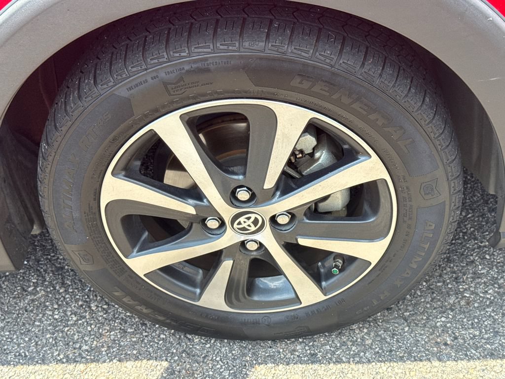 Used 2019 Toyota Prius C FWD image 12