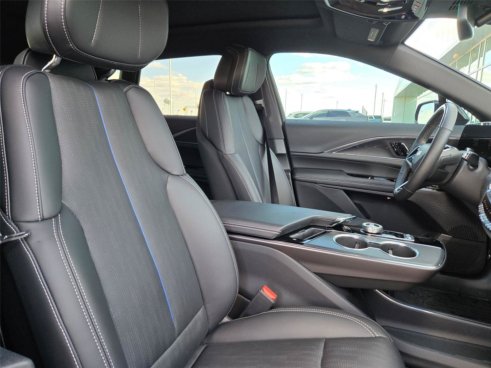 New 2026 Cadillac Lyriq Premium Luxury AWD/4WD image 28