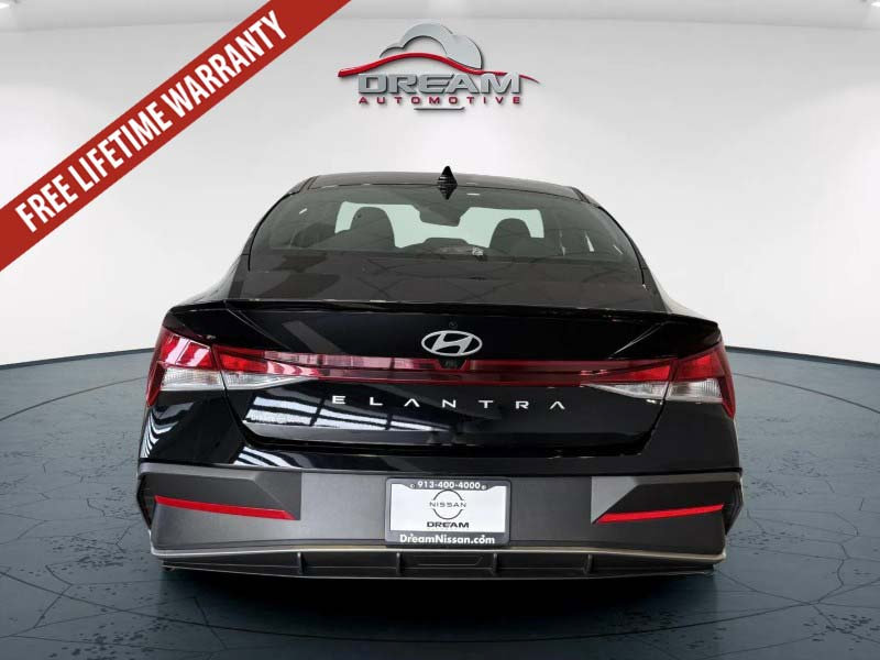 Used 2025 Hyundai Elantra Sport FWD image 18