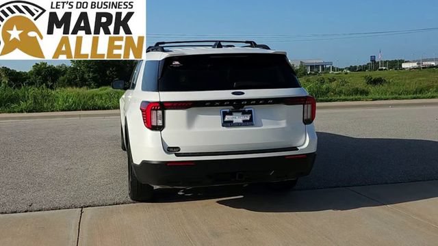 Used 2025 Ford Explorer Active AWD/4WD image 7