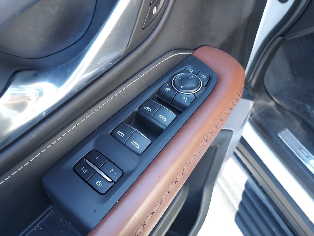 Used 2024 GMC Yukon Denali Ultimate AWD/4WD image 11