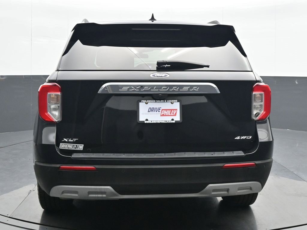 Used 2022 Ford Explorer XLT w/ Equipment Group 202A image 5