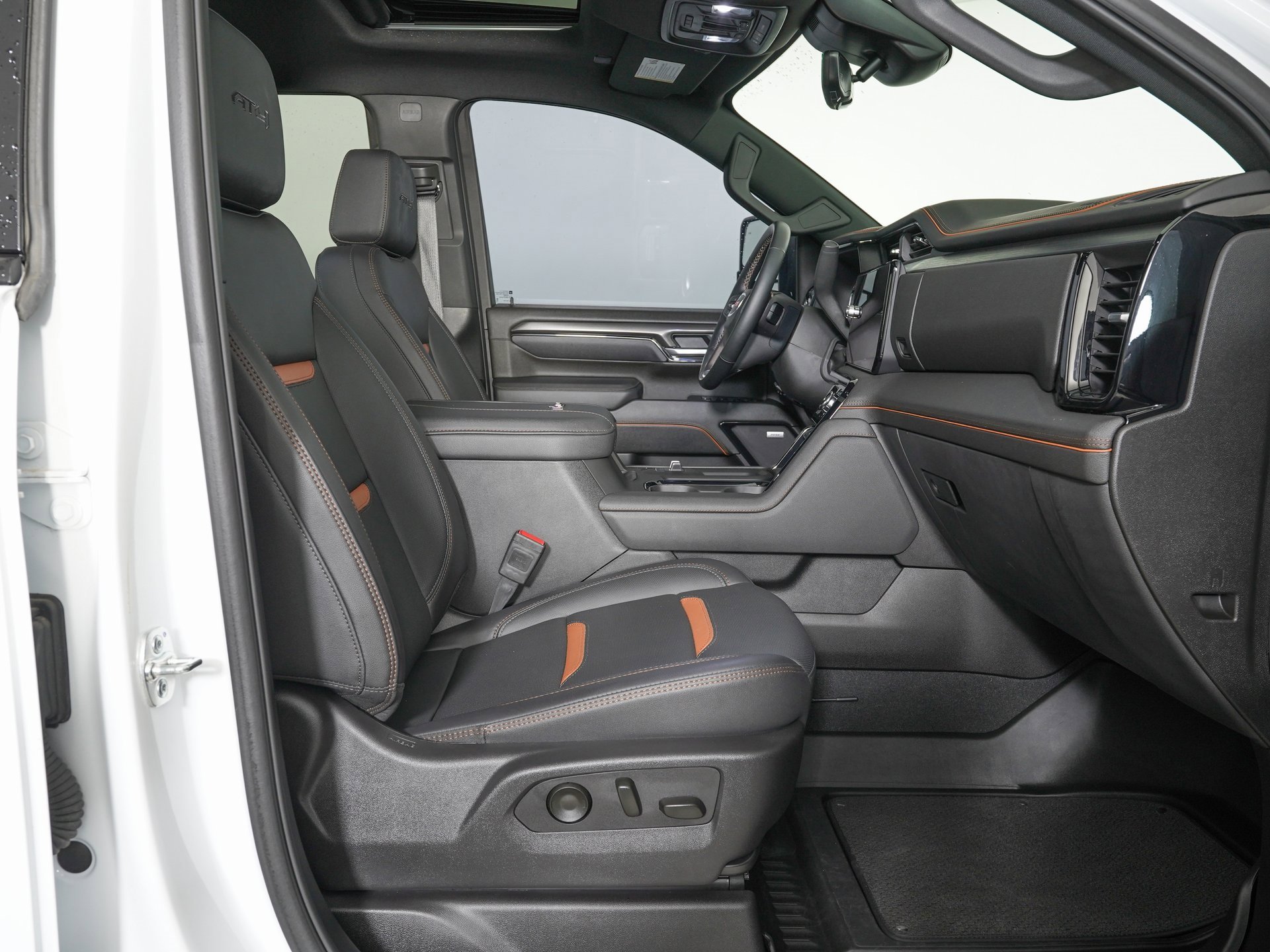 Used 2025 GMC Sierra 2500 AT4 w/ AT4 Premium Plus Package image 11