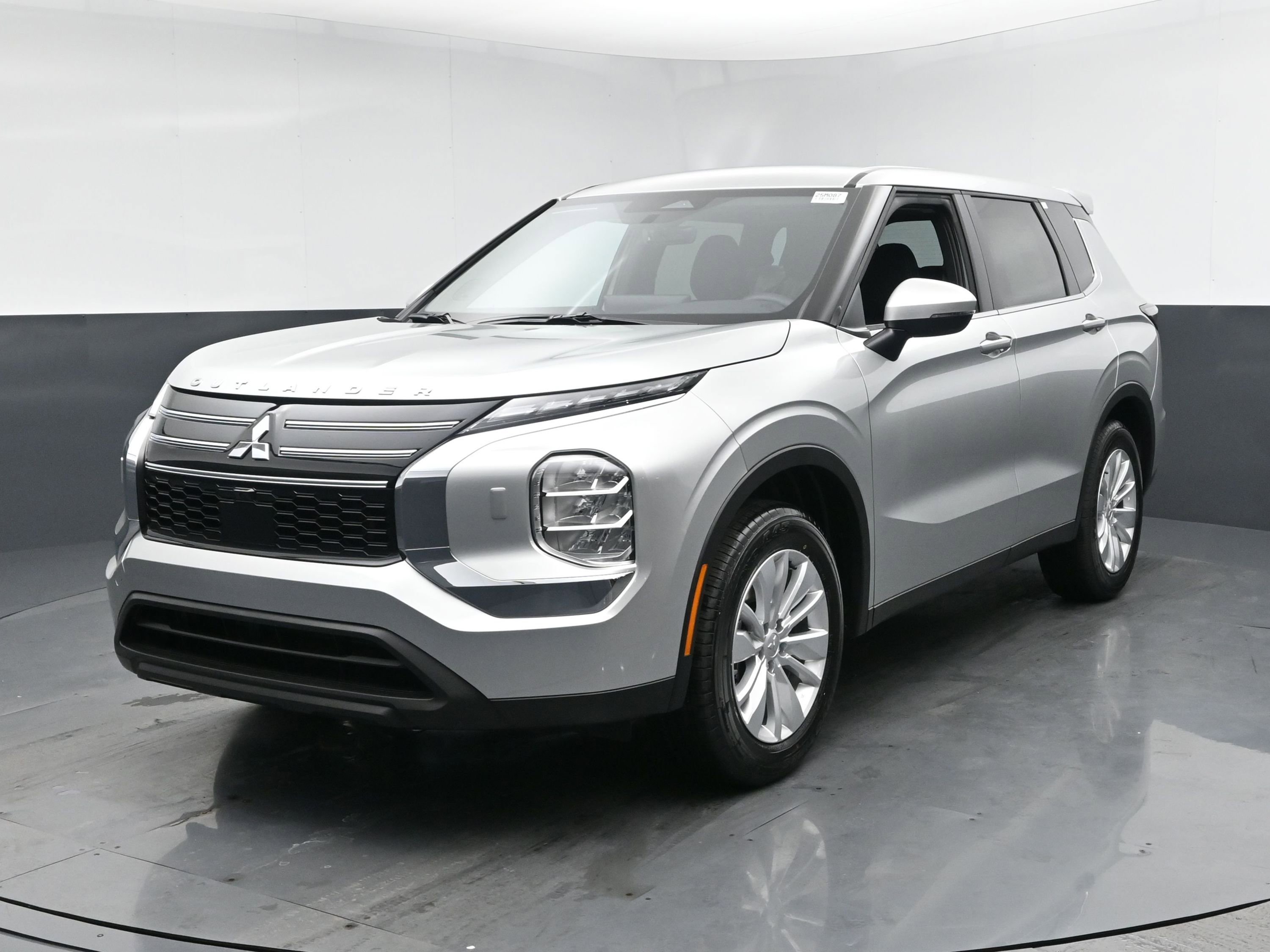 New 2025 Mitsubishi Outlander ES image 1