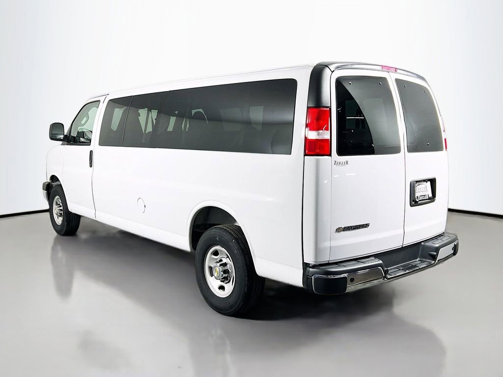 Used 2025 Chevrolet Express 3500 LT w/ LT Preferred Equipment Group RWD image 7
