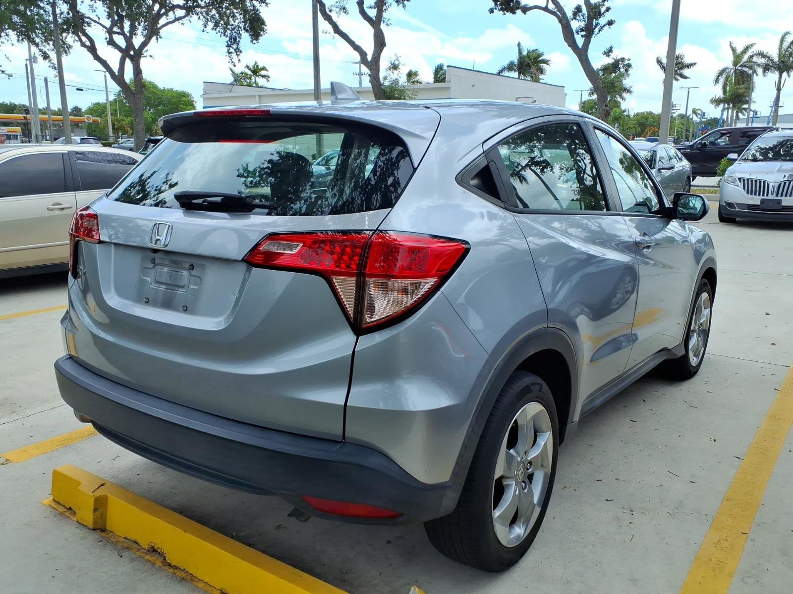 Used 2018 Honda HR-V LX image 10