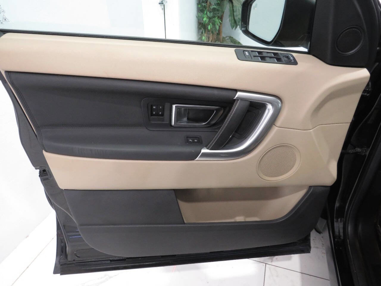 Used 2019 Land Rover Discovery Sport AWD/4WD image 28