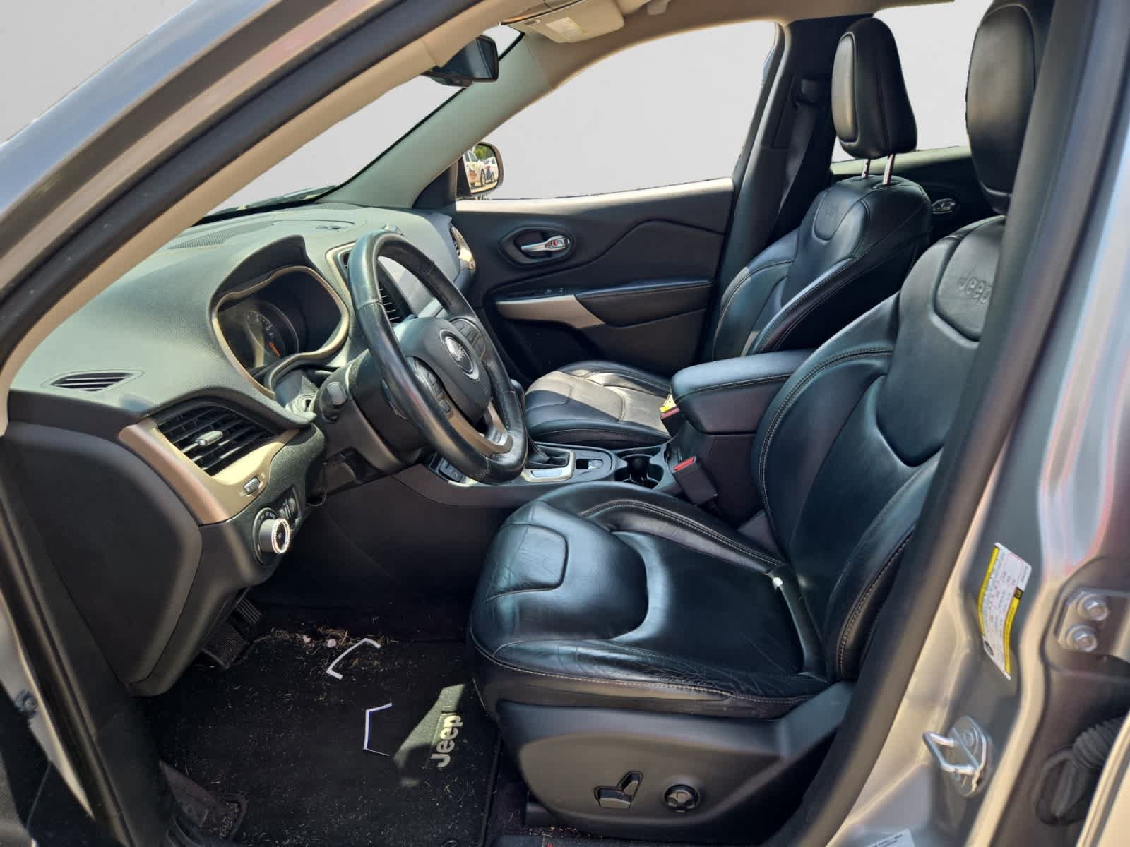Used 2017 Jeep Cherokee High Altitude FWD image 9