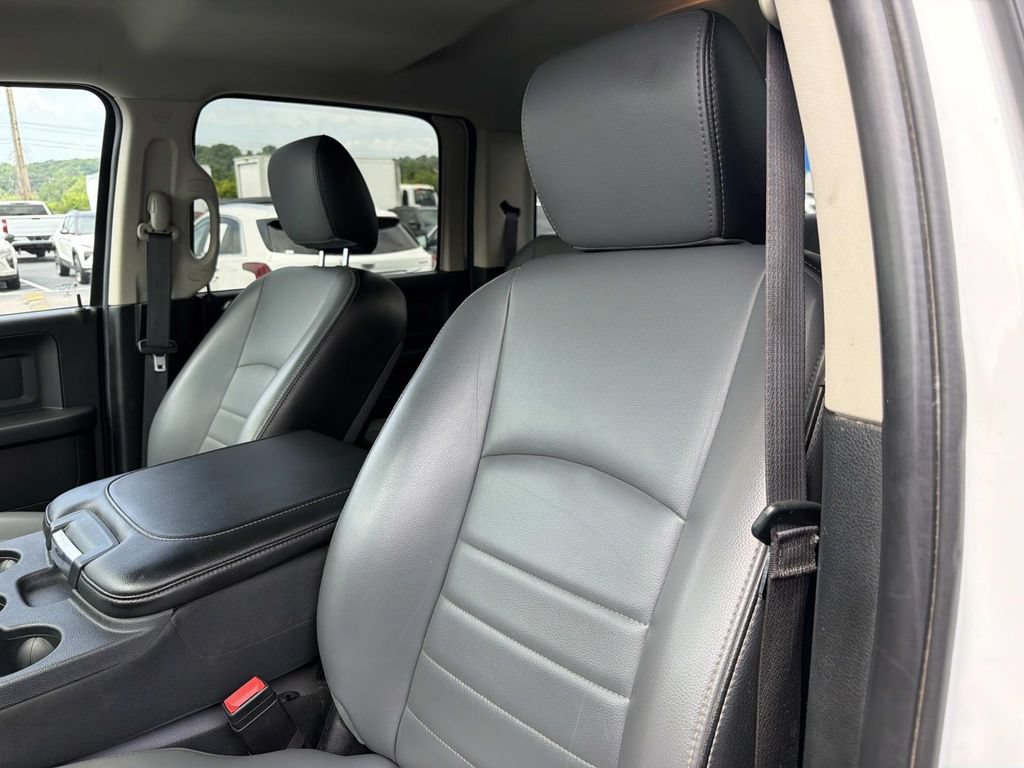 Used 2022 RAM 1500 Tradesman w/ Chrome Appearance Group RWD image 22