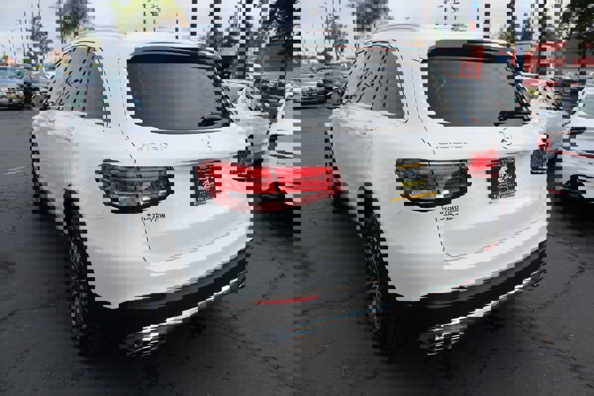 Used 2019 Mercedes-Benz GLC 300 w/ Premium Package image 5