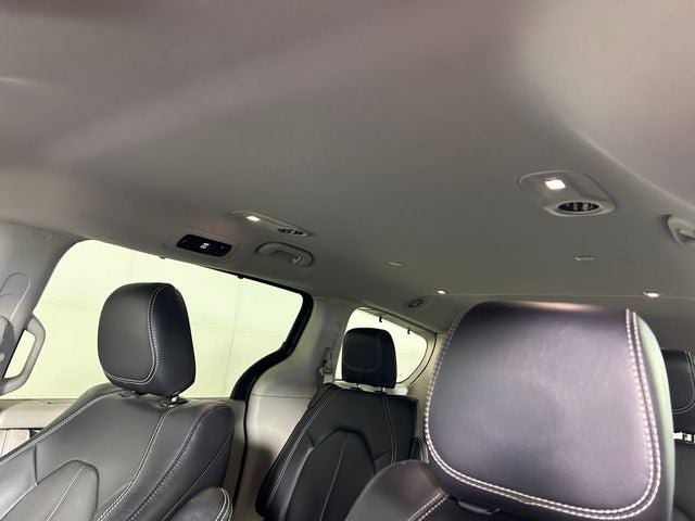 Used 2022 Chrysler Pacifica Touring-L AWD/4WD image 13