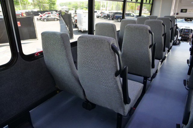 Used 2017 Ford F550 2WD Regular Cab Super Duty image 38