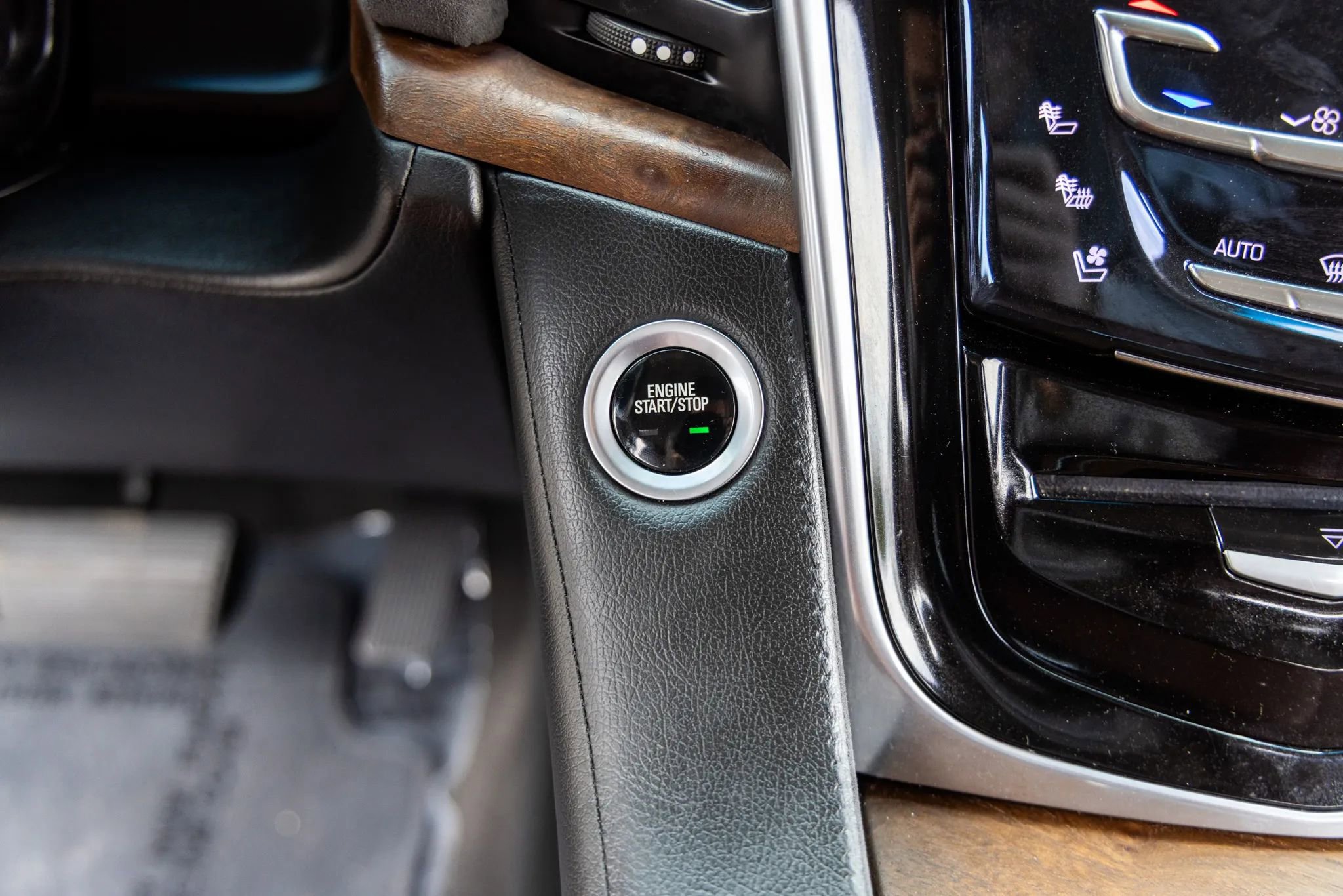 Used 2019 Cadillac Escalade Premium Luxury image 28