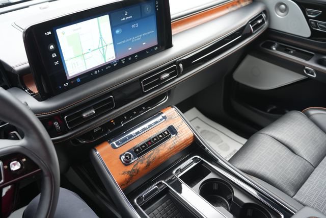 Used 2025 Lincoln Aviator Black Label AWD/4WD image 30