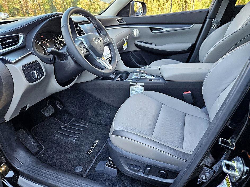 New 2025 INFINITI QX50 Luxe image 7