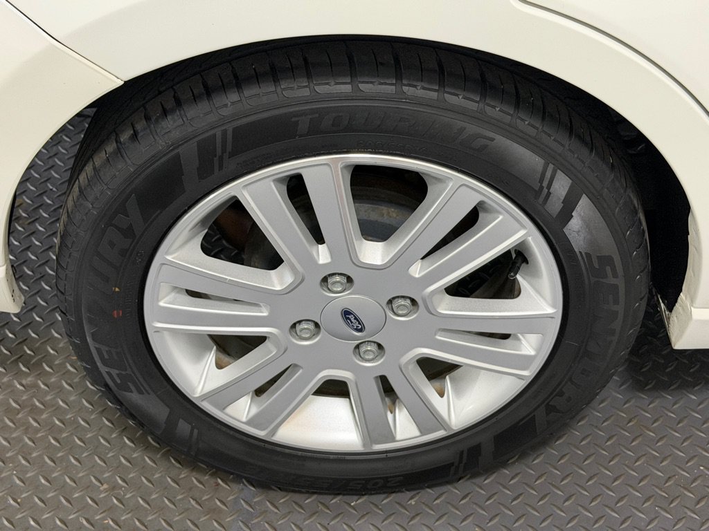 Used 2010 Ford Focus SEL FWD image 18