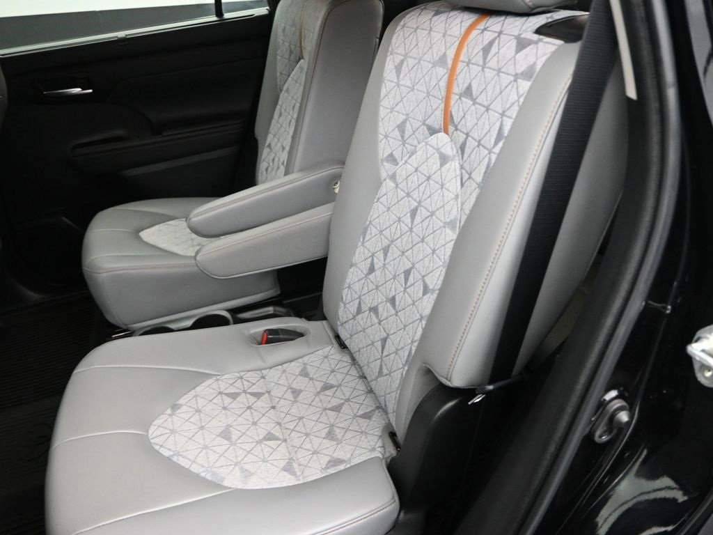 Used 2023 Toyota Highlander Bronze Edition image 22
