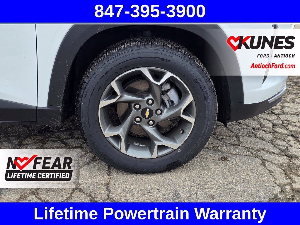 Used 2025 Chevrolet Trax LT FWD image 12