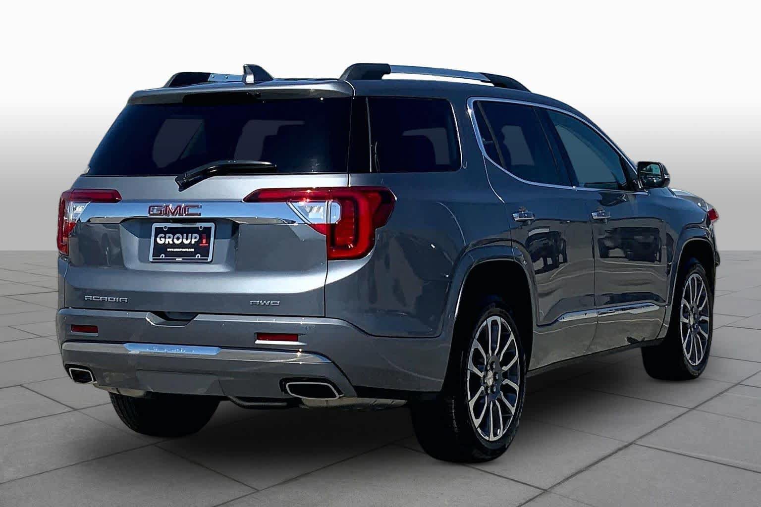Used 2022 GMC Acadia Denali w/ Denali Ultimate Package AWD/4WD image 12