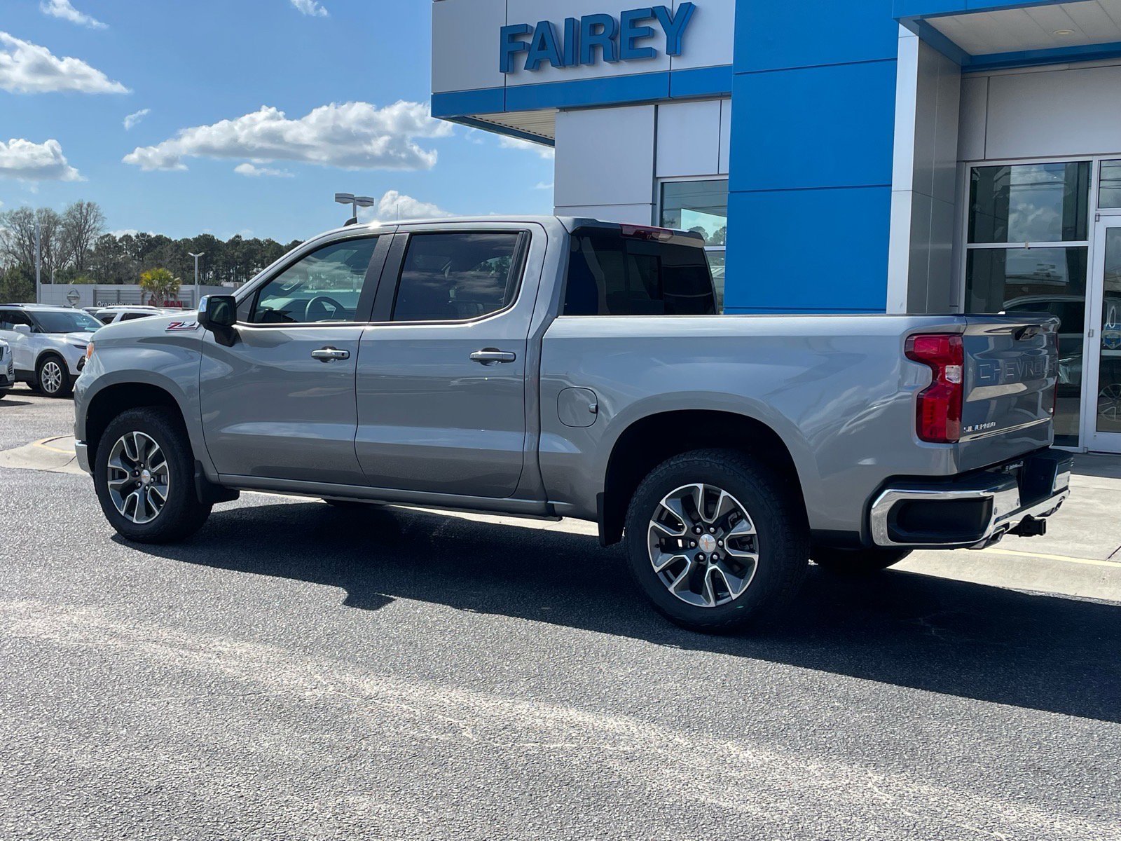 Used 2025 Chevrolet Silverado 1500 LT image 3