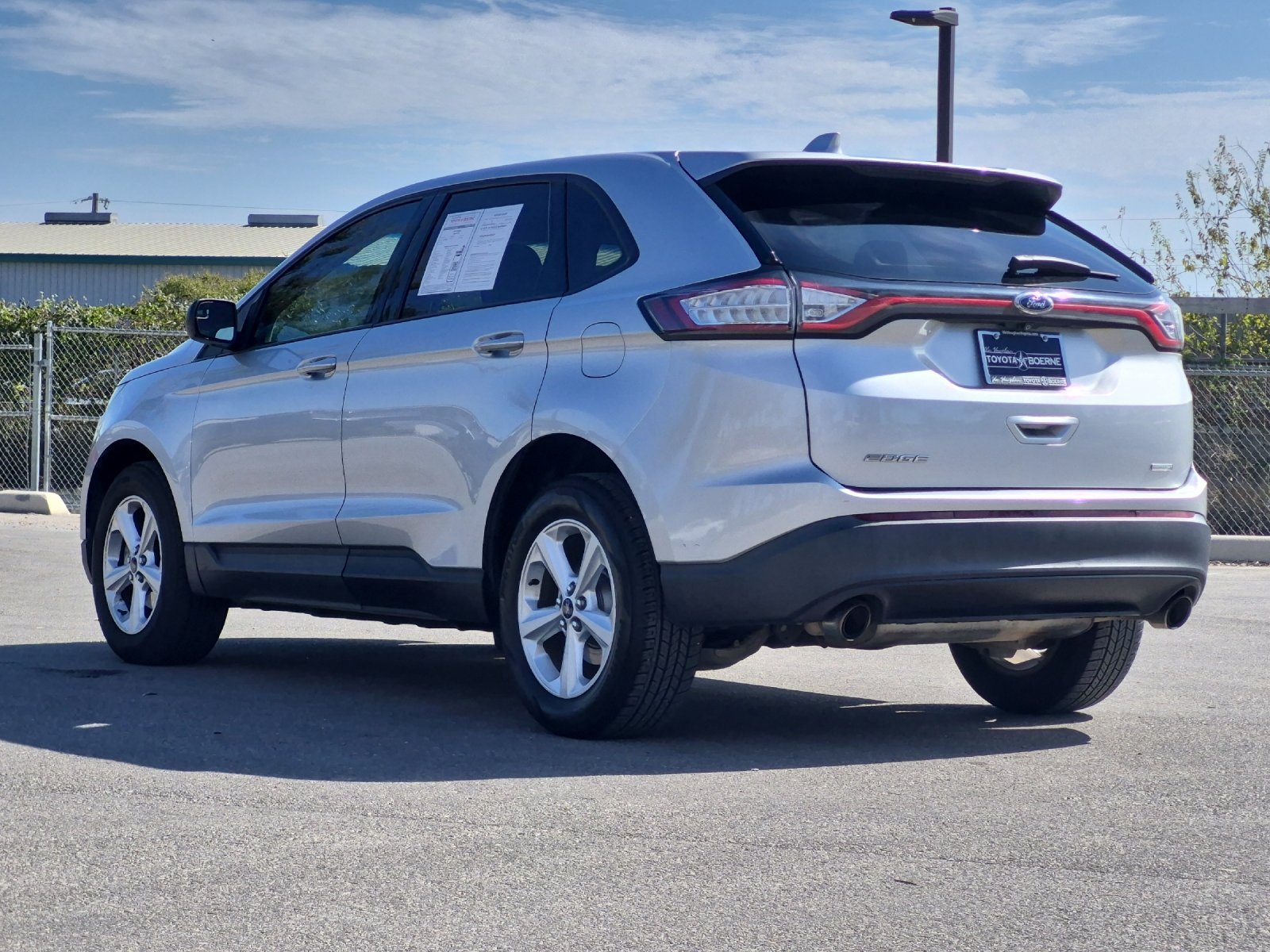Used 2017 Ford Edge SE FWD image 3