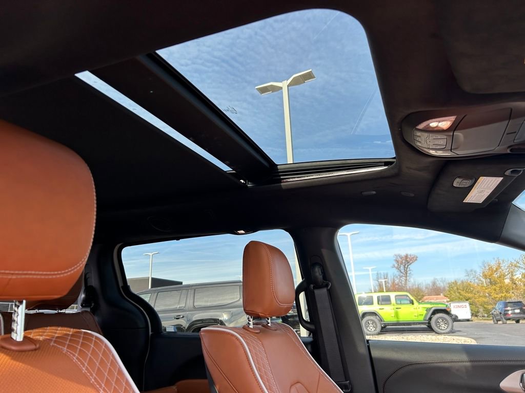New 2026 Chrysler Pacifica Pinnacle image 28